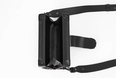 ショルダーバッグ スタイリッシュ スクエアバッグ モダン シック /ユニセックス ・メンズ モレビー|モード系ファッションブランド